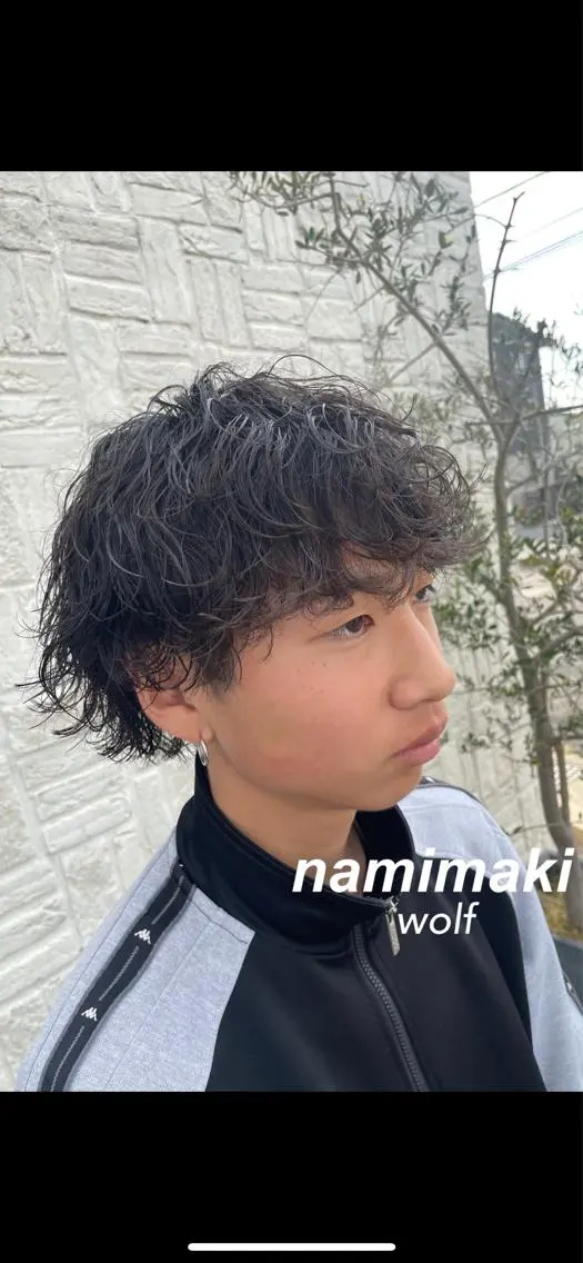 パーマ メンズ 波巻きパーマ メンズウルフカット ウルフカット アタ ムのヘアスタイル