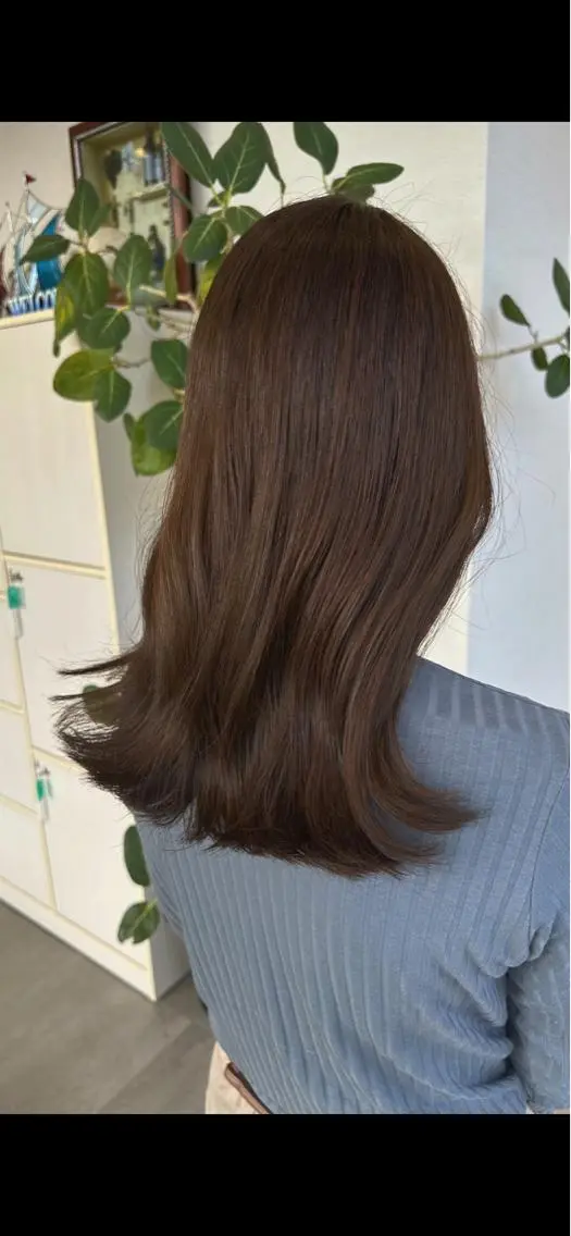 セミロング アッシュ RONDEL 伽那のヘアスタイル