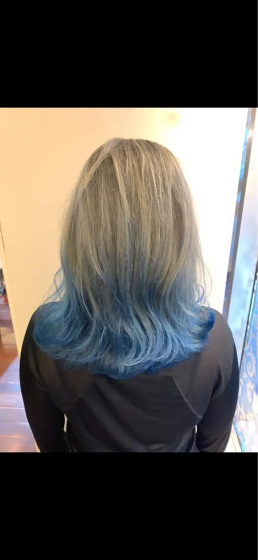セミロング カラー ブルーカラー カット ヘアカラー トリートメント 吉本 yoshimotoのヘアスタイル