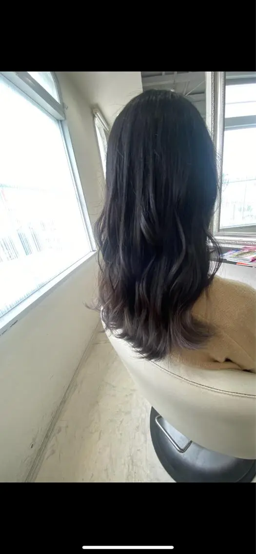 ロング カラー シルバー 羽澤 亨威【髪質改善】のヘアスタイル