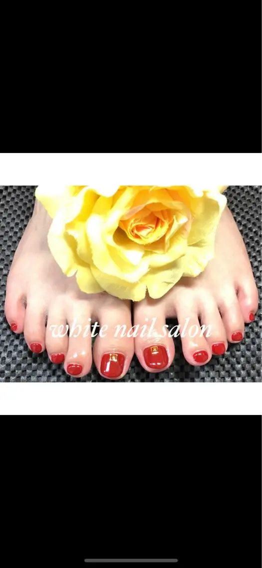 ネイル フットネイル フレンチネイル ジェルネイル 赤色 シンプルネイル フットネイル white nail salonのネイルデザイン