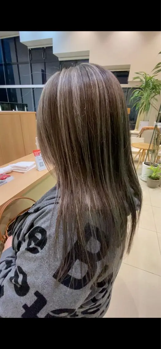 セミロング カラー ベージュカラー ハイライトカラー ホワイトベージュ ハイライト ヘアカラー トリートメント プルエクステ/透明感 カラー✨KAZUKIのヘアスタイル