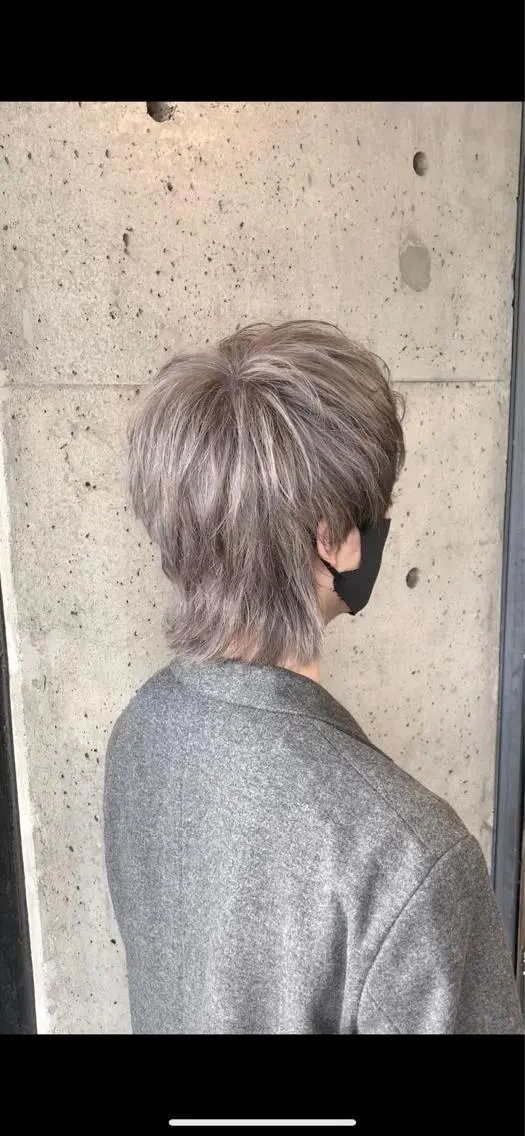 カラー メンズ キッズ メンズブリーチ ブリーチ シルバー ヘアカラー ROSEL末吉 海渡のヘアスタイル