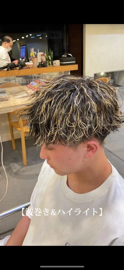 ミディアム カラー パーマ ハイライトカラー ハイライト カット ヘアカラー パーマ トリートメント 村上 楓弥のヘアスタイル