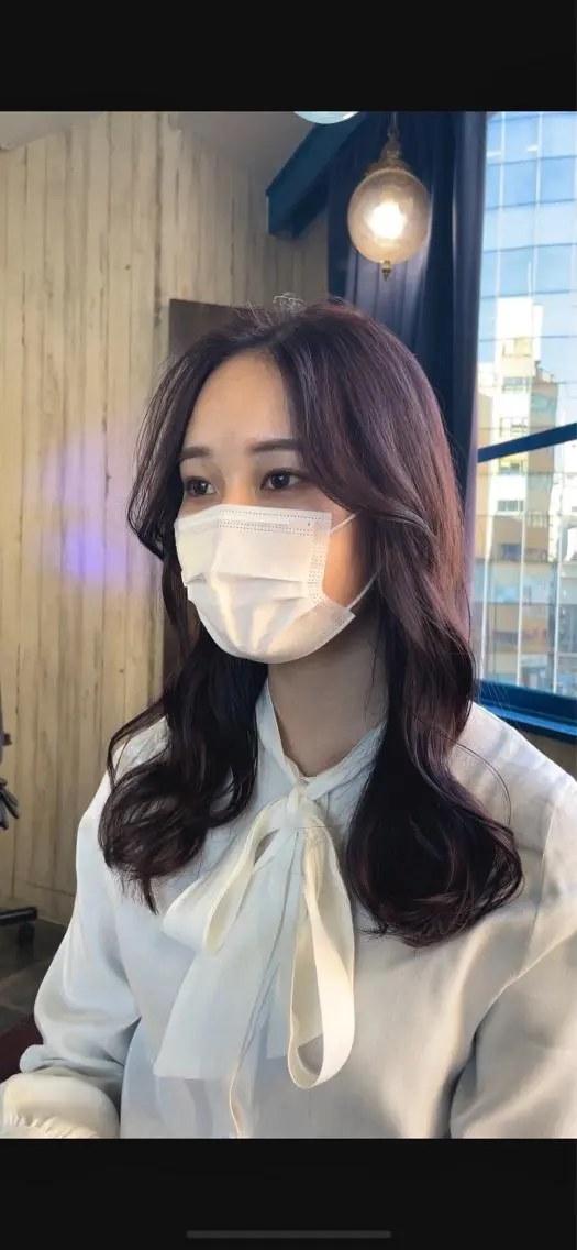 セミロング カラー ブリーチ カシス ブリーチなしカラー パープルカラー カット ヘアカラー トリートメント 🌿美髪縮毛矯正 のプロ安川🌿のヘアスタイル