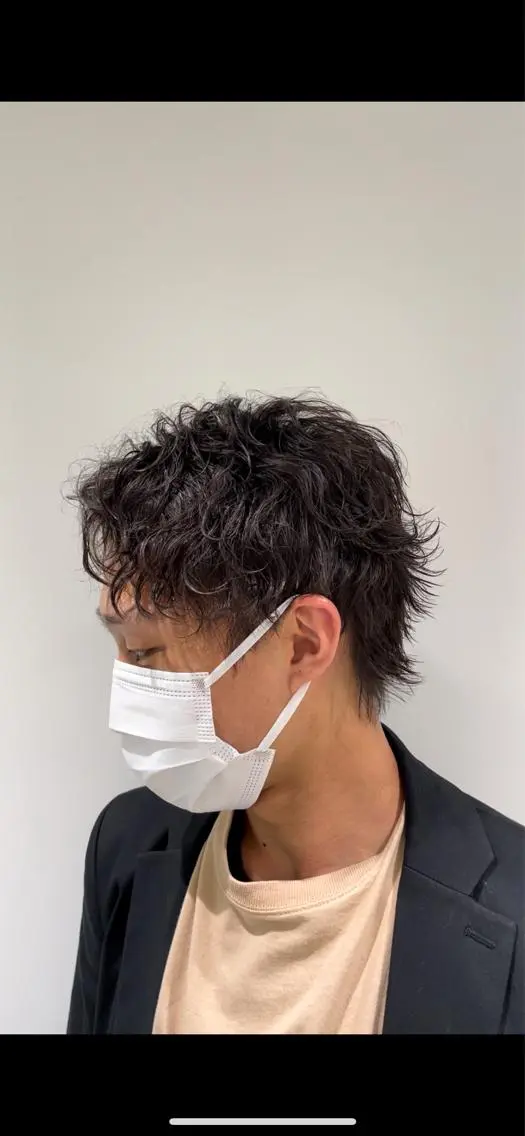 ショート メンズ センターパート メンズパーマ 波巻きパーマ メンズウルフカット ウルフカット フェザーパーマ職人 🪶ryosukeのヘアスタイル