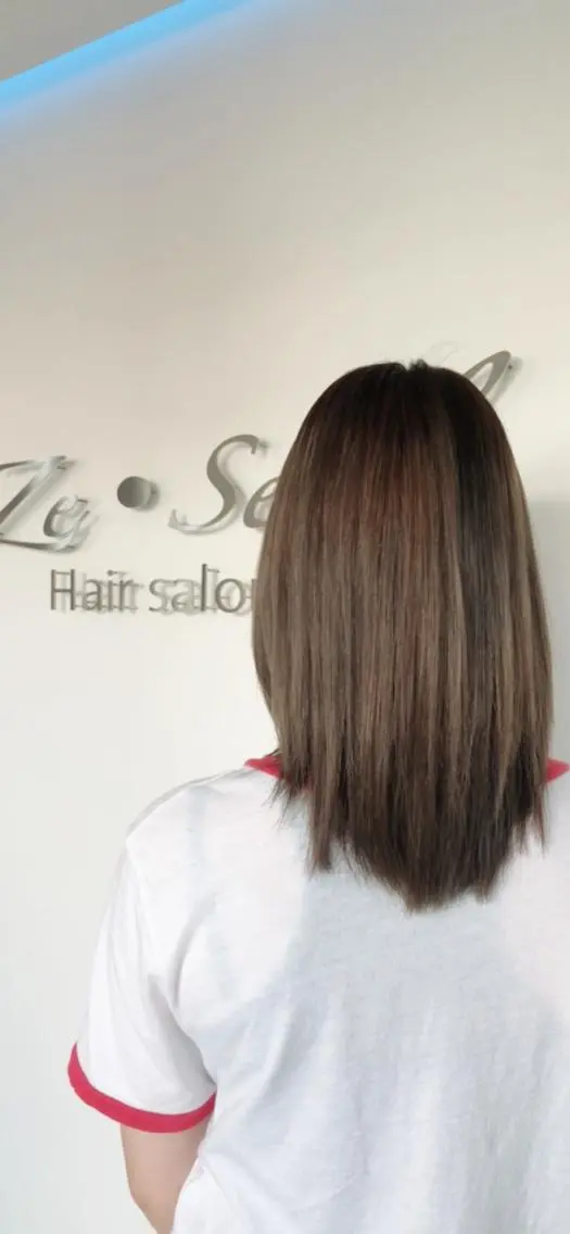 セミロング カット 縮毛矯正 トリートメント ヘッドスパ Ze sealのヘアスタイル