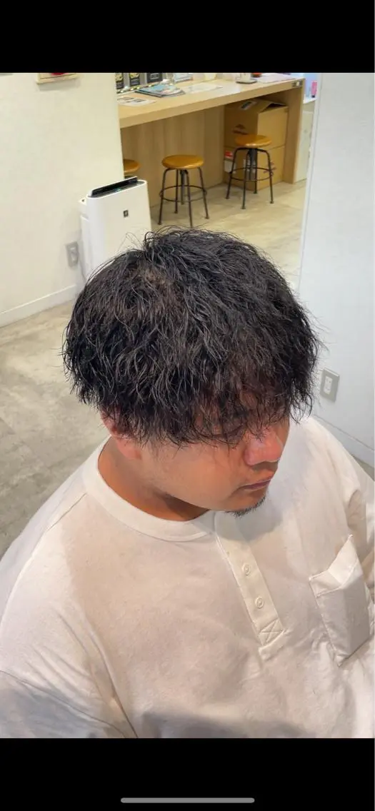 ショート パーマ メンズ メンズパーマ ツイストスパイラルパーマ スパイラルパーマ 港南台短髪特化 フェザーパーマのヘアスタイル