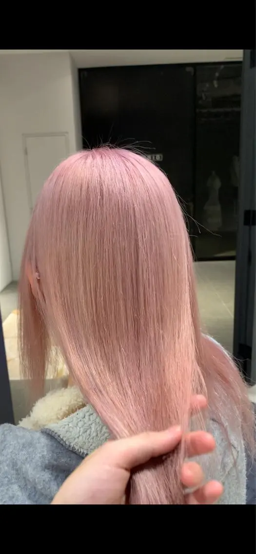 ロング カラー ブリーチ ピンクカラー ホワイトピンク カット ヘアカラー トリートメント れい🫧 ハイトーン特化のヘアスタイル