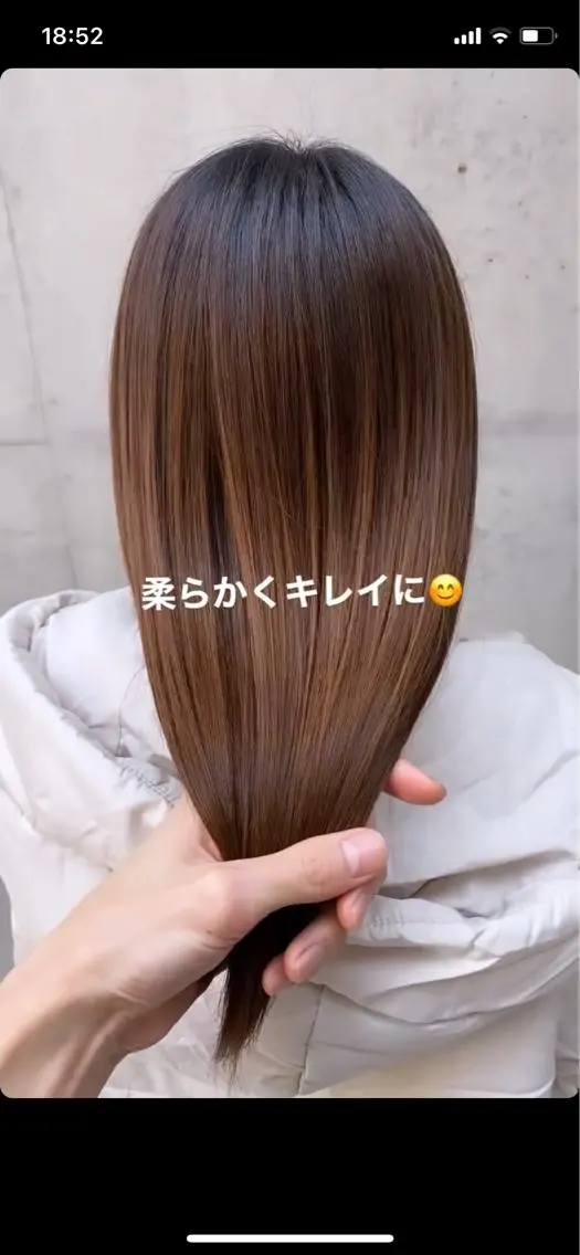 セミロング バタフライレイヤー/ ニシトモユキのヘアスタイル