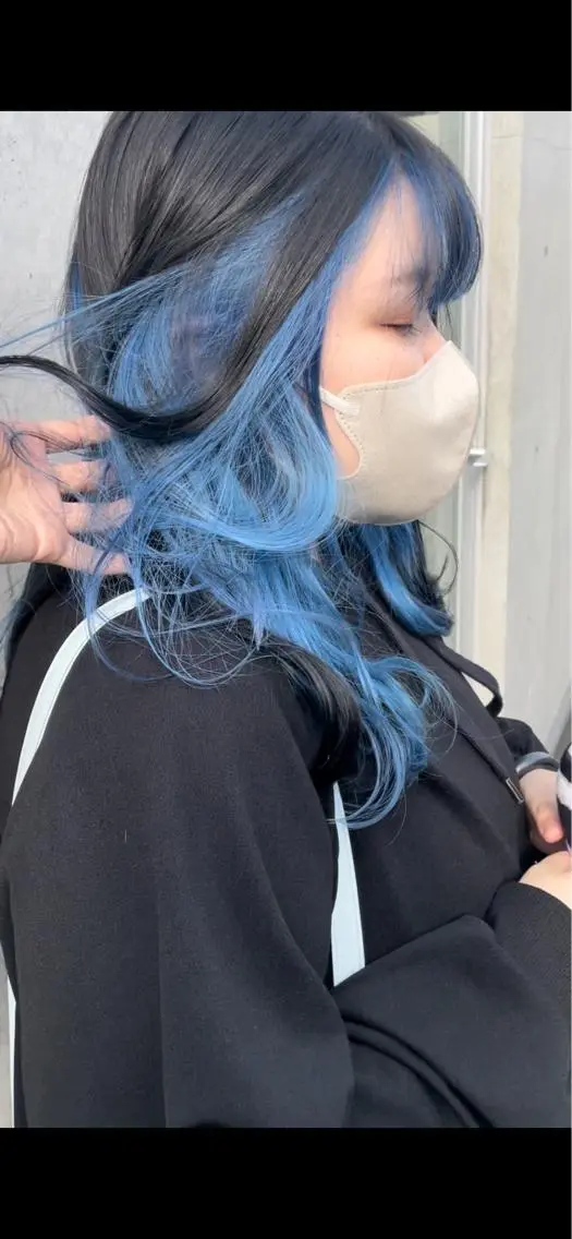 ロング カラー インナーカラー 推し ブリーチ 髪質改善のヘアスタイル