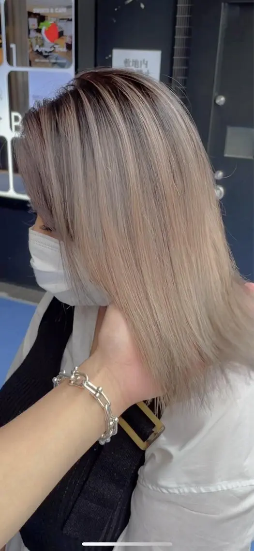 ロング レイヤーカット ヘアカラー Selene hair OSAKAのヘアスタイル