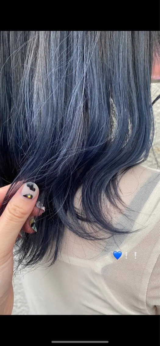 セミロング カラー ヘアアレンジ ミストバング ブリーチ ブルーカラー ケアブリーチ デザインカラー niconail 🧣ayu 📍烏山のネイルデザイン