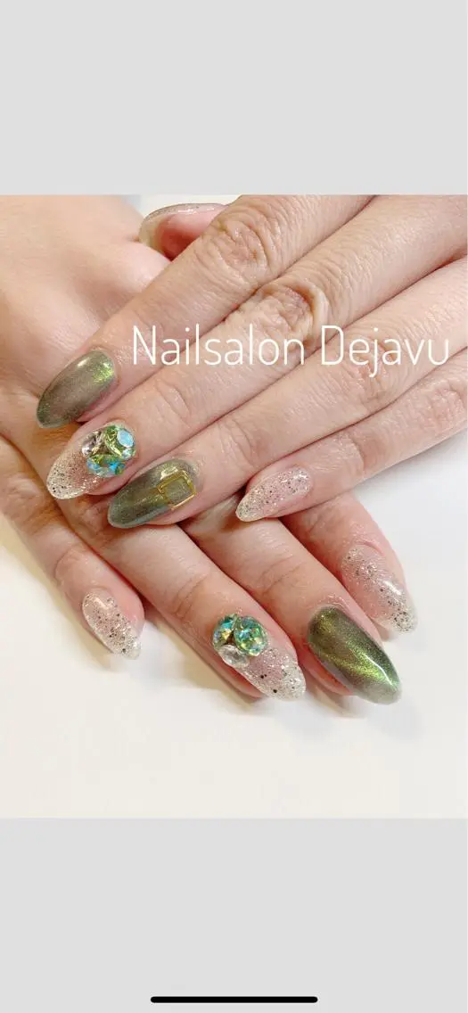 ネイル キラキラネイル ワンカラーネイル ストーンネイル Nail salon Dejavu 🌿のネイルデザイン
