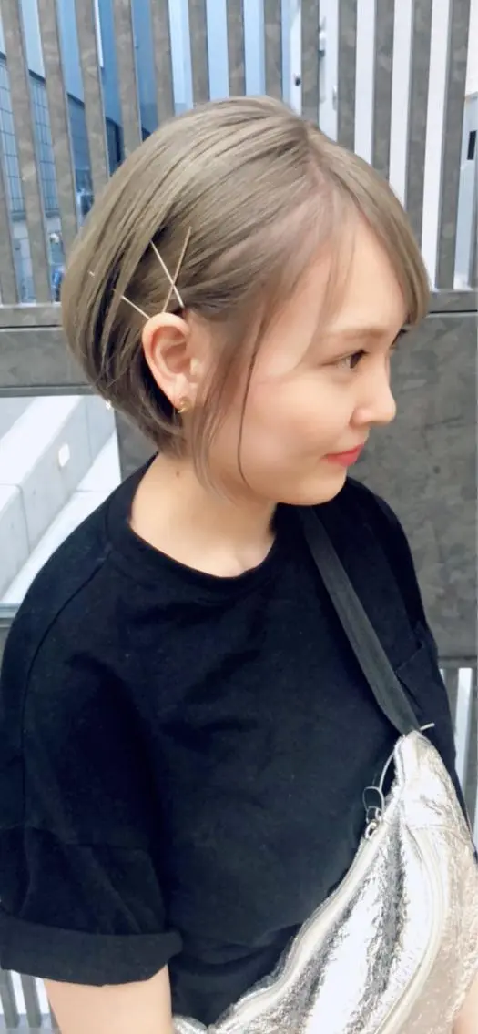 ショート カラー ウルフカット／吉村 桃子のヘアスタイル