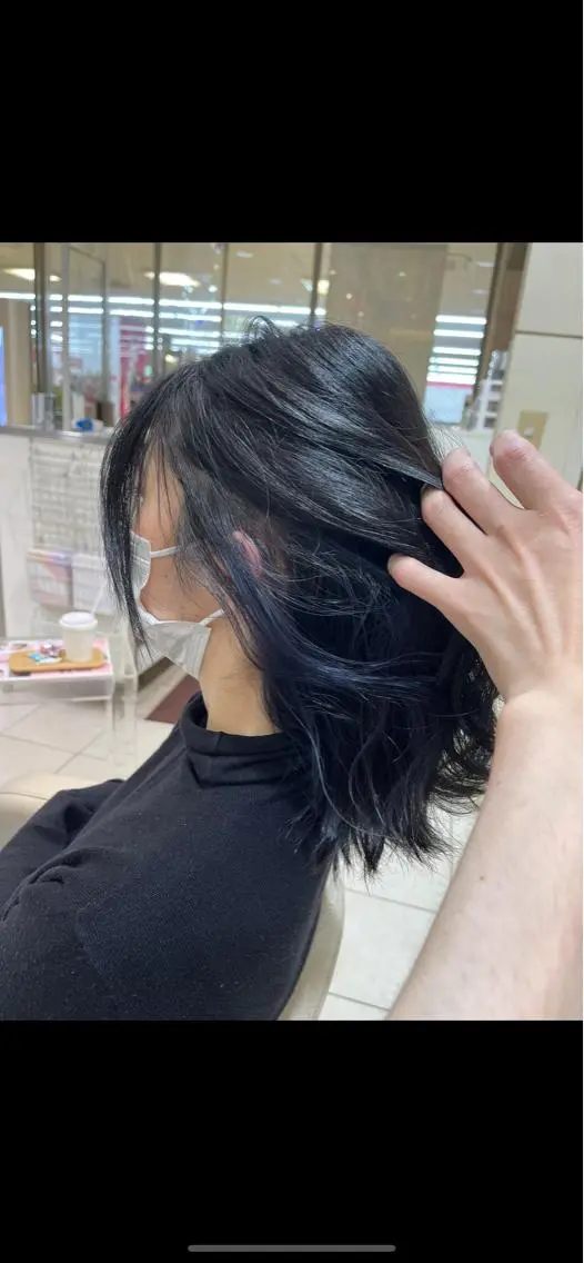 セミロング カラー 黒髪 ブルーカラー ブルーブラック カネヒラ リョウスケのヘアスタイル