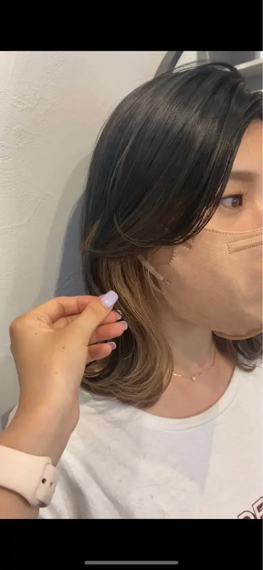 ミディアム カラー イヤリングカラー くびれヘア カット ヘアカラー トリートメント 西村 美羽のヘアスタイル