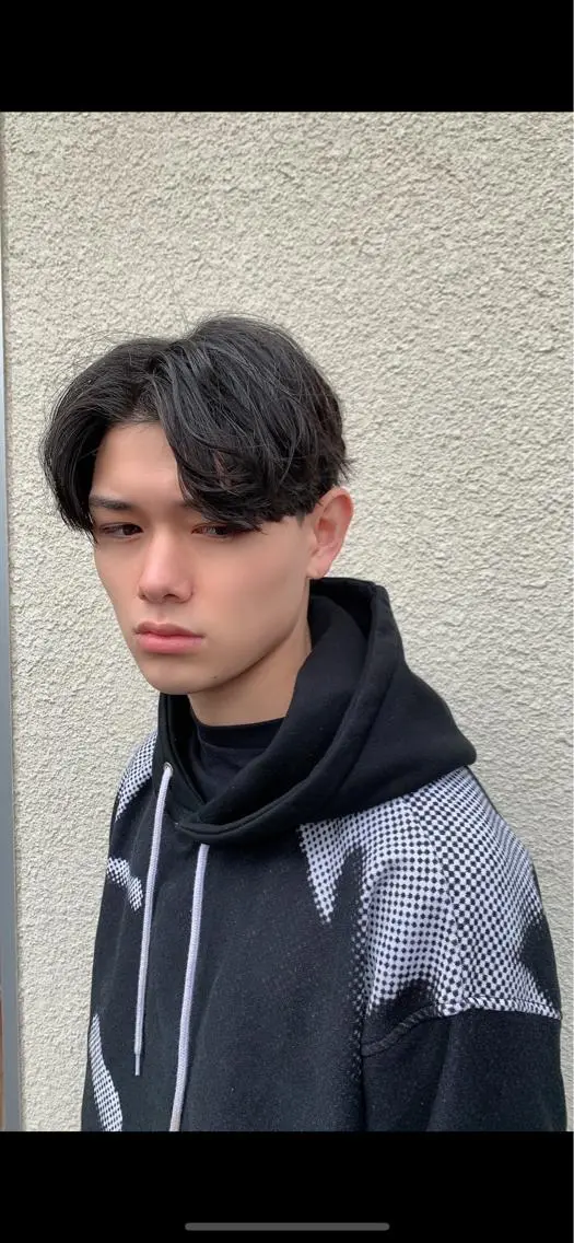 ショート パーマ メンズ センターパート メンズパーマ スパイラルパーマ メンズStylist 山根慧のヘアスタイル
