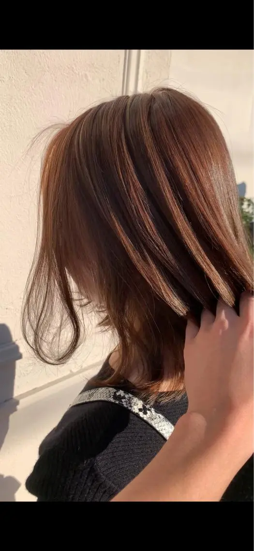 セミロング カラー ブラウンカラー ハイライトカラー マットブラウン ハイライト 鵜飼 真伍のヘアスタイル