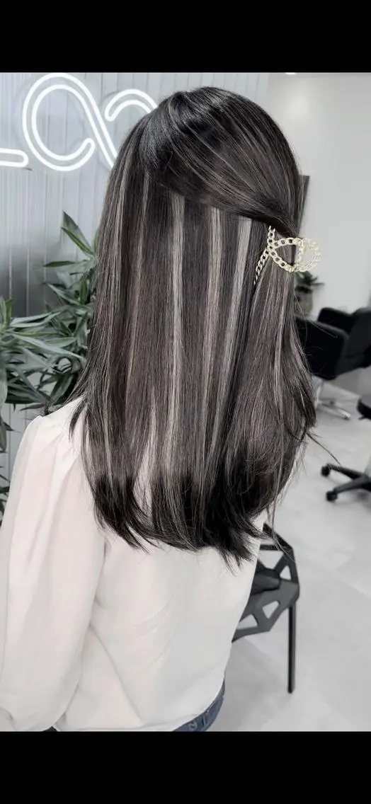 セミロング カラー ヘアカラー LOOP hairのヘアスタイル