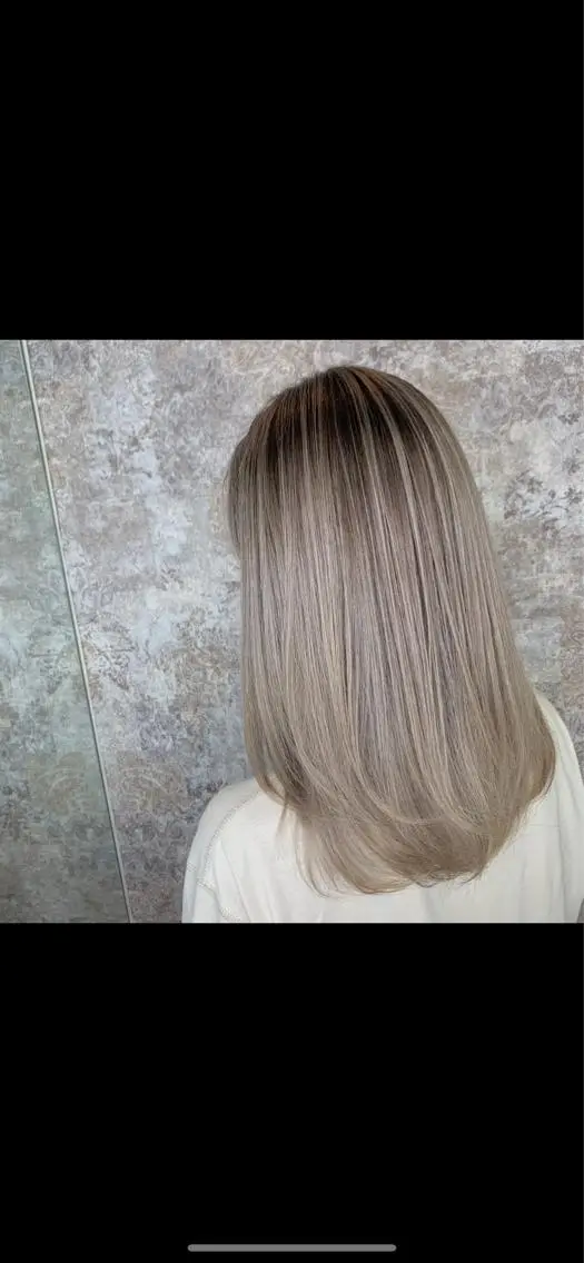 セミロング カラー 内山 京耶のヘアスタイル