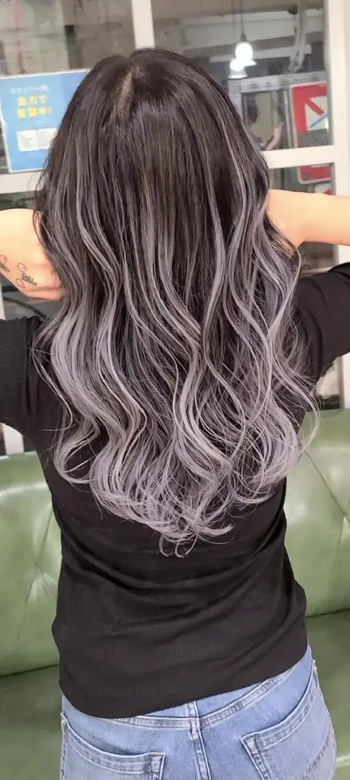 ロング カラー アッシュ アッシュグレー バレイヤージュ ベージュカラー ブリーチ バレイヤージュ/ ハイライト/大内格のヘアスタイル