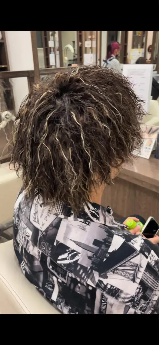 ミディアム カラー パーマ メンズ メンズハイライト ハイライトカラー ハイライト 大澤　裕貴 【メンズカット】のヘアスタイル