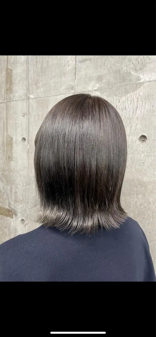 ミディアム カラー ブリーチ グレージュ シルバー シルバーグレージュ カット ヘアカラー トリートメント レイヤー/透明感 カラー ☽EMIRIのヘアスタイル