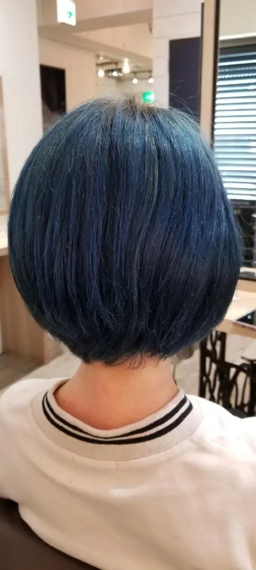 ショート カラー ブルーカラー 伊藤 傑のヘアスタイル