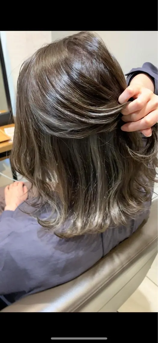 カラー ハイライトカラー 美髪✖️似合わせ 🌻ヒトミのヘアスタイル