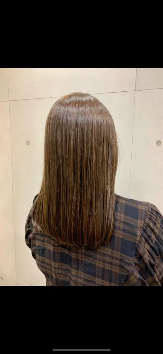 ミディアム アッシュ ハイライト おせ ちさとのヘアスタイル