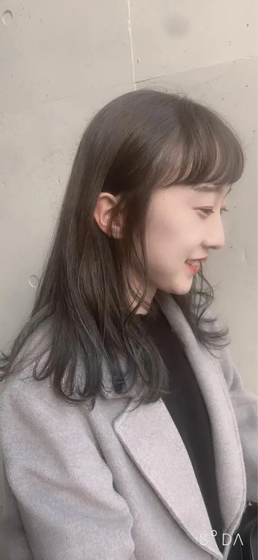 ミディアム カラー ブルーカラー グラデーションカラー 井上 佳奈のヘアスタイル