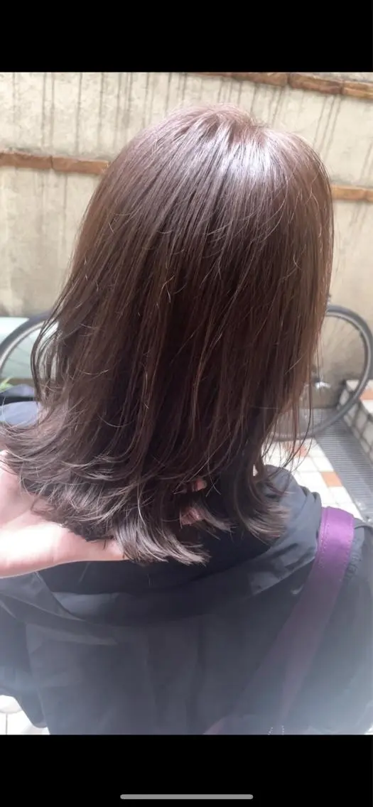 ミディアム カラー ベージュカラー レイヤーカット 外ハネヘア カット ヘアカラー トリートメント ご新規様限定 透明感カラーKANAのヘアスタイル