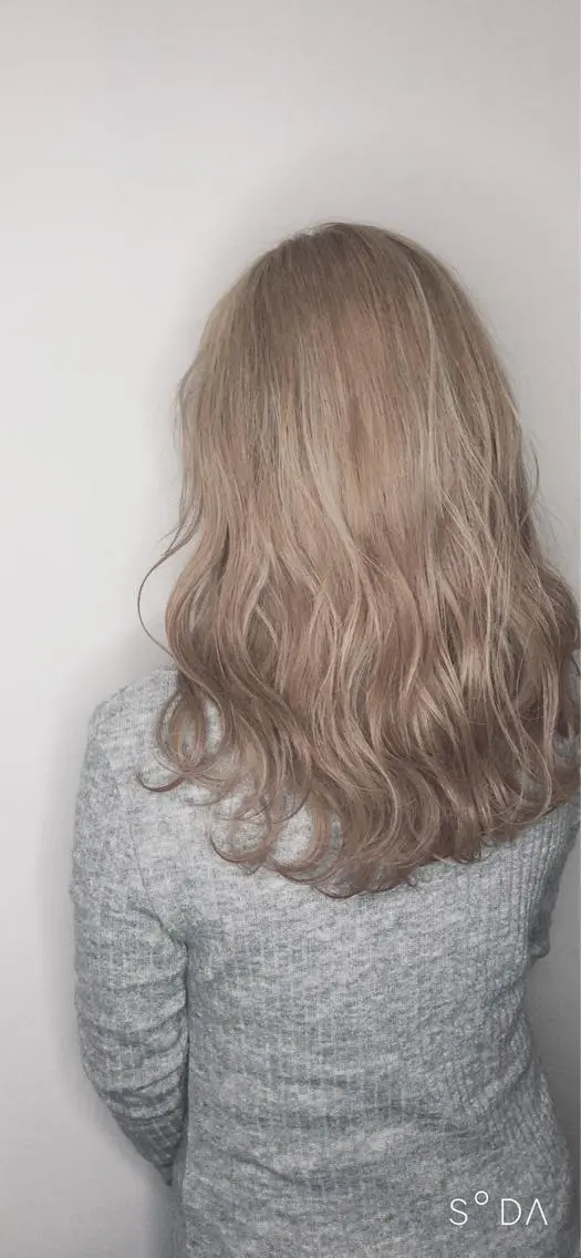 ミディアム カラー NINE+/代表 ブリーチ特化型サロンのヘアスタイル