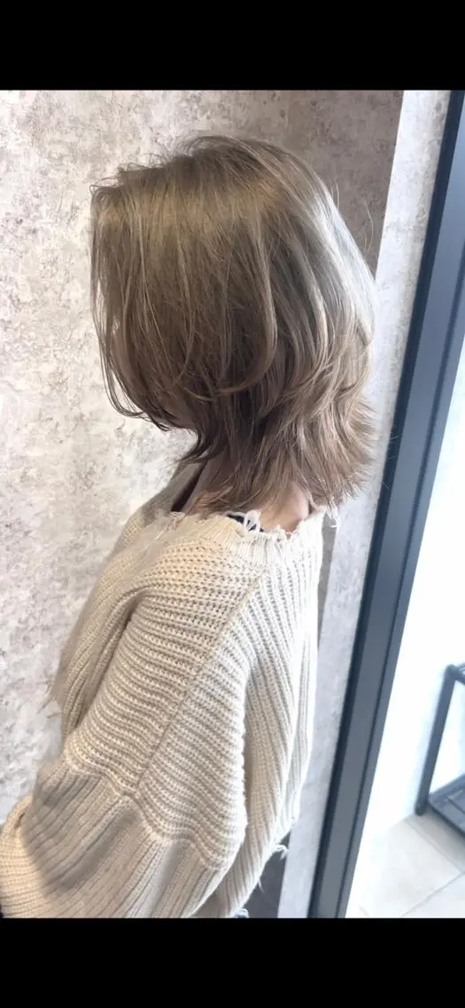 カラー ブリーチ ダブルカラー ブリーチなしカラー ヘアカラー earth ノノカ 柔らかベージュカラーのヘアスタイル