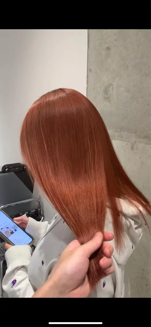セミロング カラー ブリーチ オレンジ れい🫧 ハイトーン特化のヘアスタイル