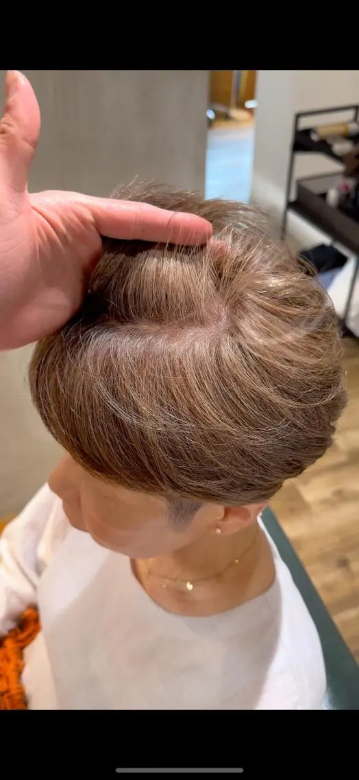 ショート カラー 美容室 Hollowのヘアスタイル