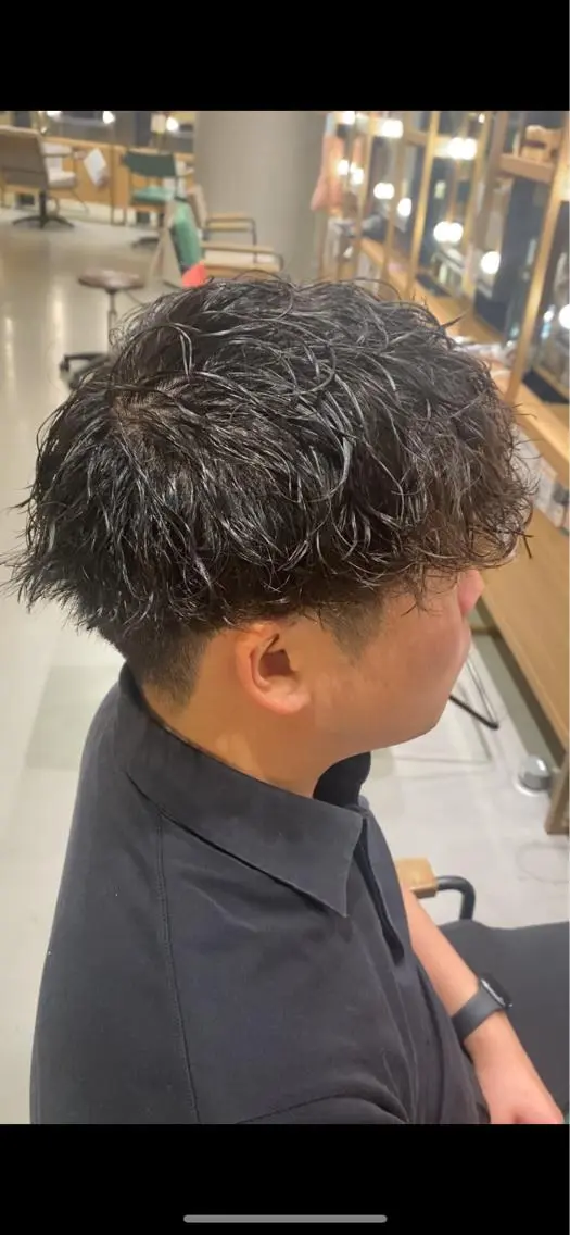 ミディアム パーマ メンズ 波巻きパーマ unopulir 景山 凌のヘアスタイル