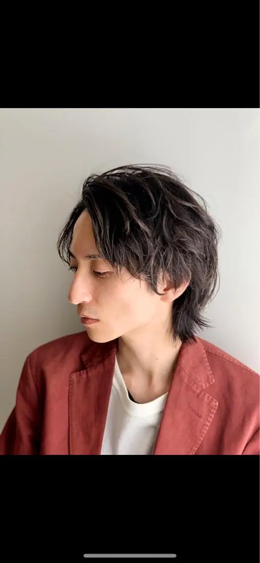 ミディアム カラー メンズ メンズハイライト メンズウルフカット ハイライトカラー ハイライト ウルフカット メンズStylist 山根慧のヘアスタイル