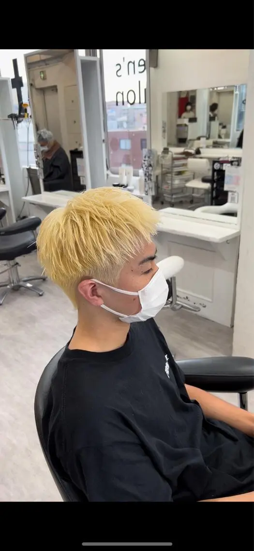 ショート カラー メンズ メンズハイトーン ハイトーンカラー ショートヘア メンズ専門店 店長 小柳 裕夢のヘアスタイル