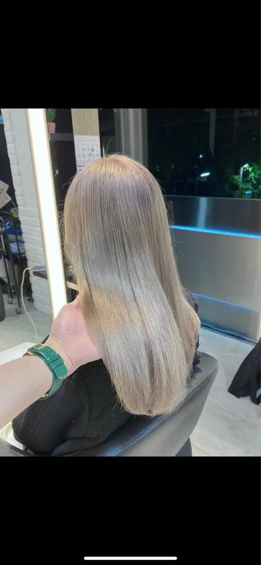 ロング カラー ベージュカラー ブリーチ ハイトーンカラー ハイトーンベージュ 鈴木/ボブ/ ミルクティー/ピンクのヘアスタイル
