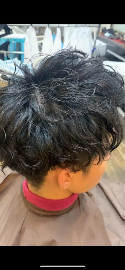 ショート パーマ メンズ 二本木 秀成のヘアスタイル