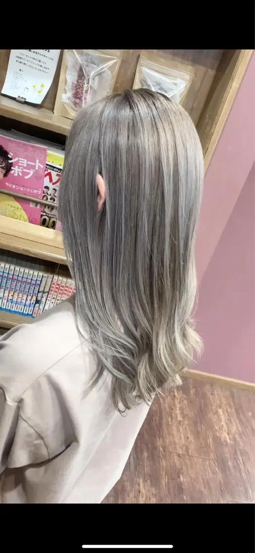 カラー バレイヤージュ ベージュカラー ブリーチ ブロンド ハイトーンカラー カット ヘアカラー トリートメント 石井辰功也 フリーランス美容師のヘアスタイル