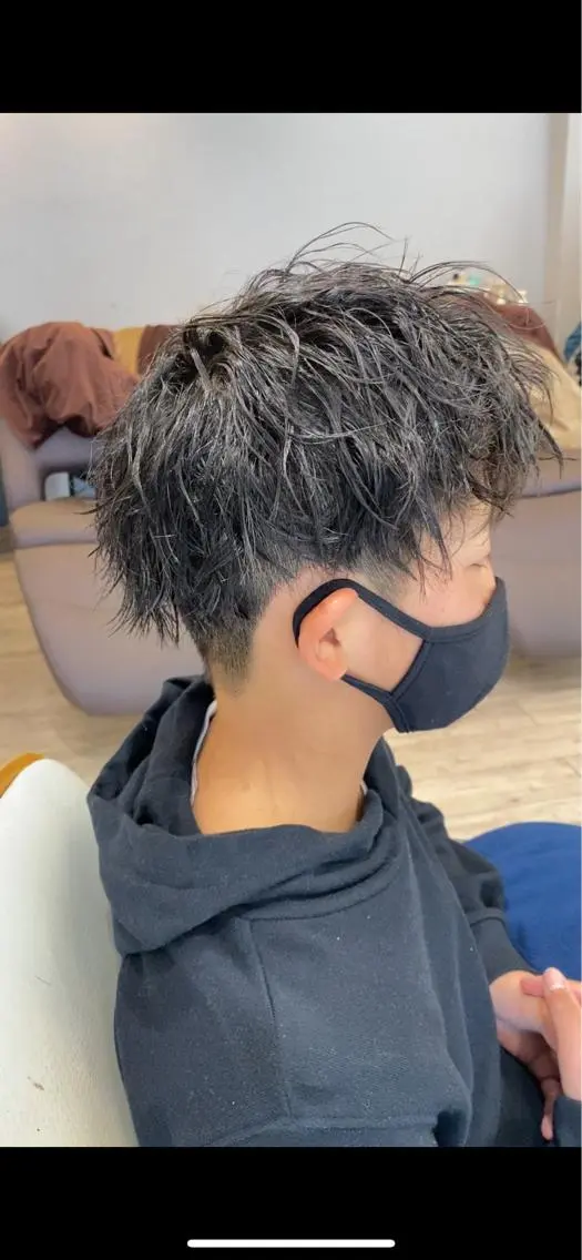 パーマ メンズ メンズパーマ 学生(メンズ向け) メンズツイストパーマ ツイストスパイラルパーマ 波巻きパーマ メンズサロンGRIT 店長 深山一平のヘアスタイル