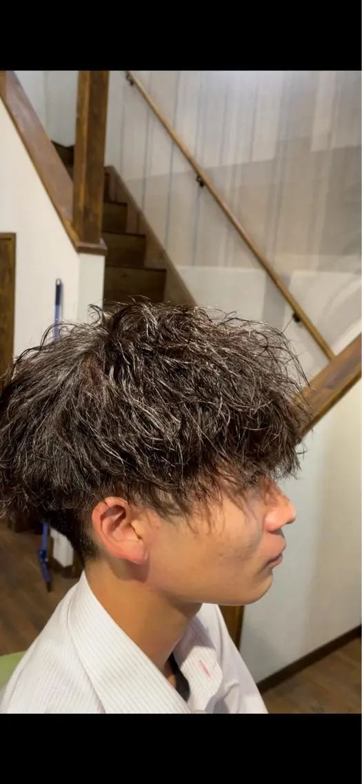 パーマ メンズ 刈り上げ ツイストスパイラル 成林康平のヘアスタイル