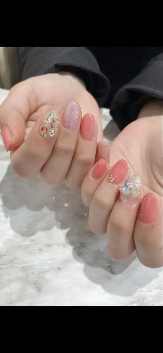 ネイル ピンク ストーンネイル ハンドネイル フットネイル ハンドケア ✴︎:.｡. MAKI.｡.:✴︎のネイルデザイン