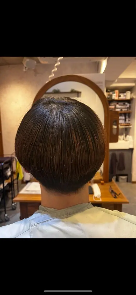 ショート カラー メンズ ビジネス マッシュ メンズパーマ 刈り上げ 佐藤槙哉 サトウシンヤのヘアスタイル