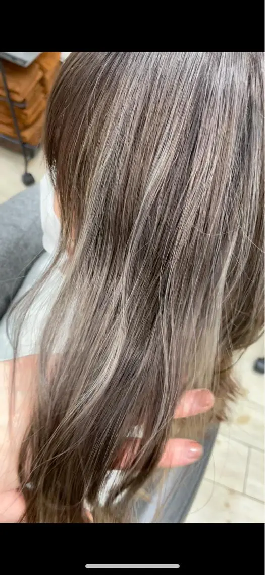 セミロング ハイライト 心斎橋/海外レイヤー 募集中三好玲奈のヘアスタイル