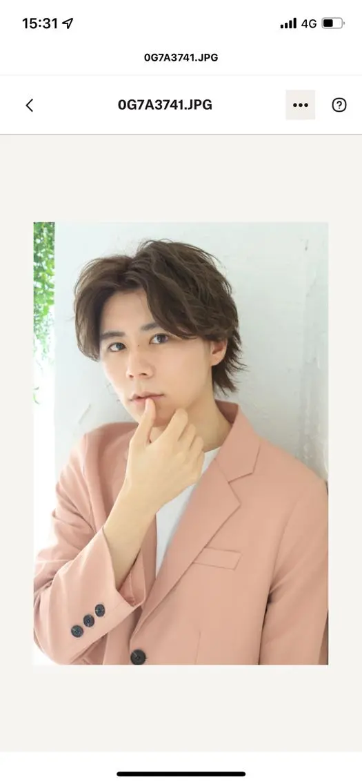 ミディアム カラー メンズ センターパート 刈り上げ ブリーチ特化 ハイトーンRYOYAのヘアスタイル
