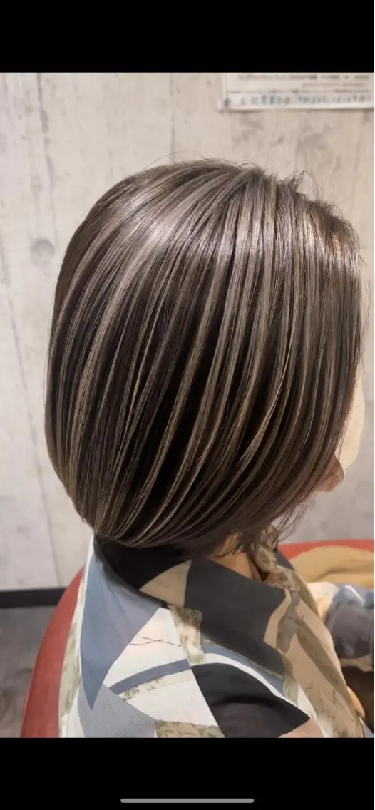 セミロング ハイライト ヘアカラー トリートメント 縮毛髪質改善カケル 透明感カラー✨のヘアスタイル